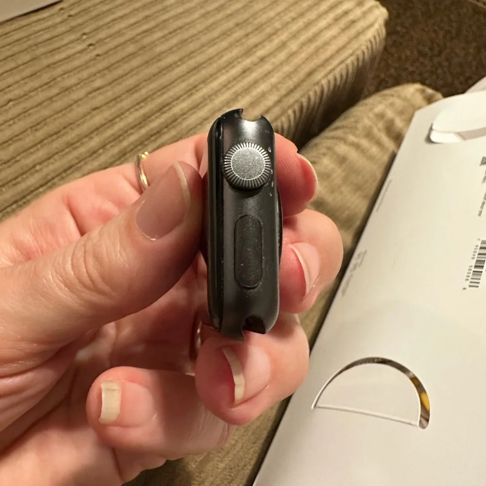 Apple Watch Series 3 - Space Gray with Black Band - Picture 11 of 15